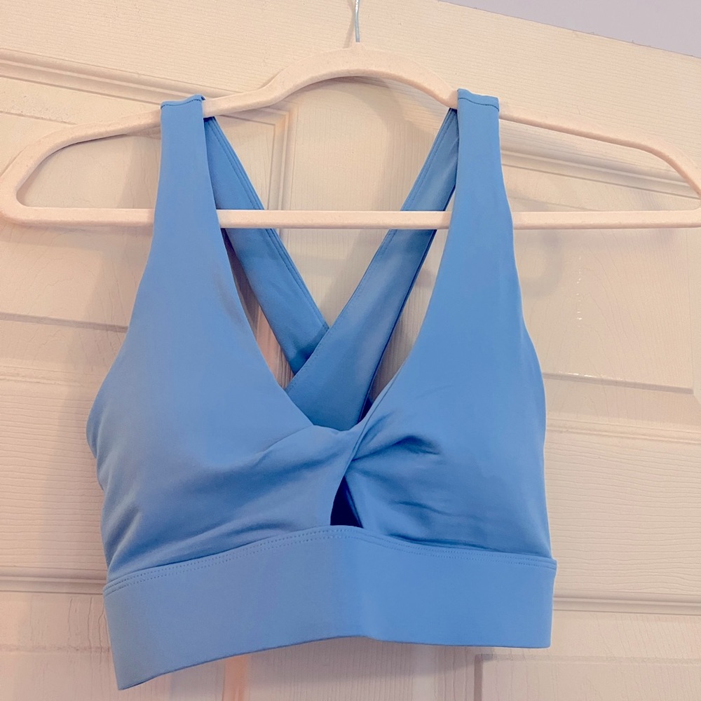 Oasis Twist Sports Bra